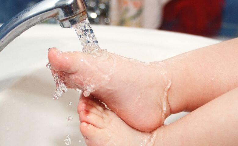 足を丁寧に洗い、雑菌を残さない