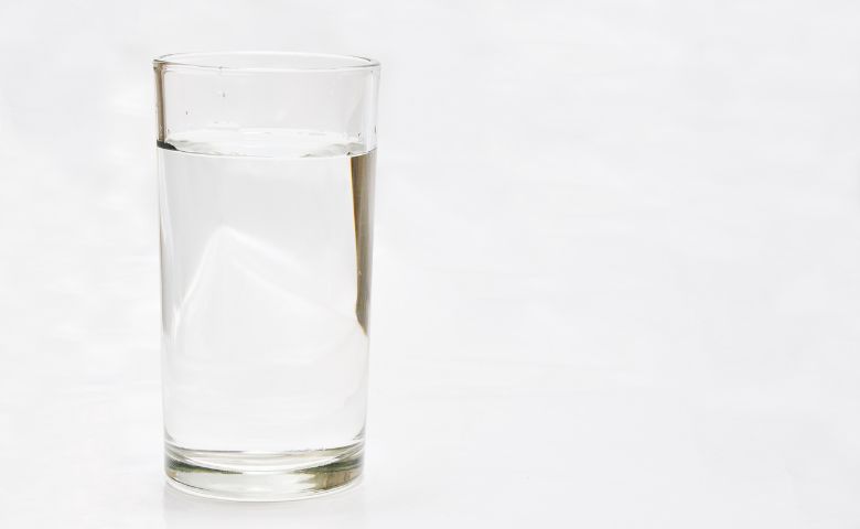 人の足は、1日にコップ1杯程度の汗をかく